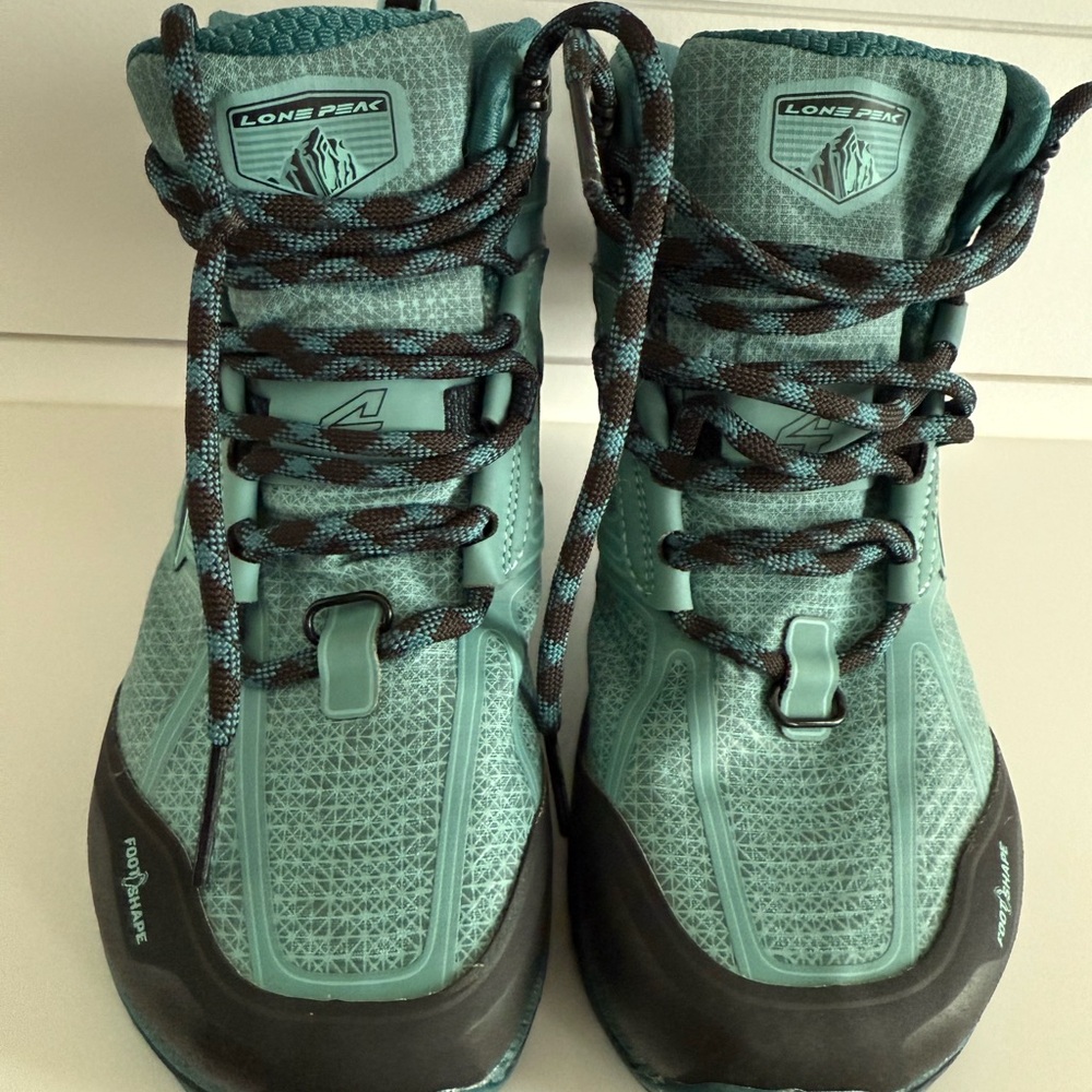 Altra Lone Peak Women's Hiking Shoes Size 6 NEVER WORN